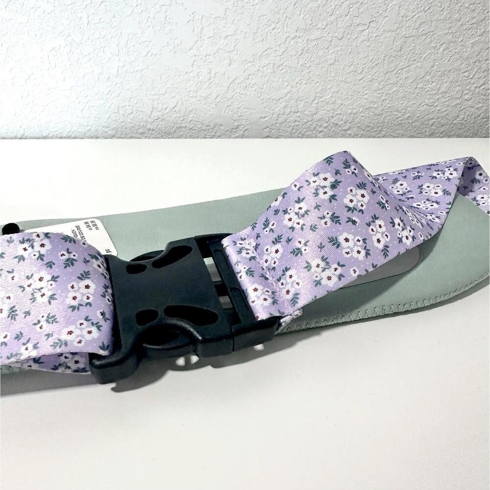 NWT fab finds Running Pouch Fanny PackLight Blue Purple Floral Zip Pocket Buckle - Picture 4 of 8